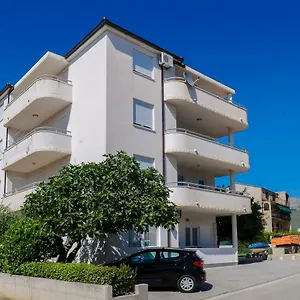 Neva Apartament