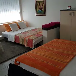 Studio Two Roses Apartment